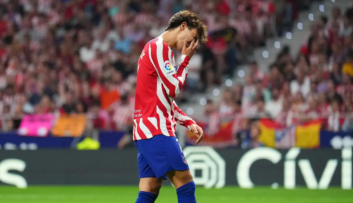 Apesar dos rumores sobre o antigo jogador do Benfica, João Félix apareceu nos bastidores da sessão fotográfica do Atlético de Madrid 