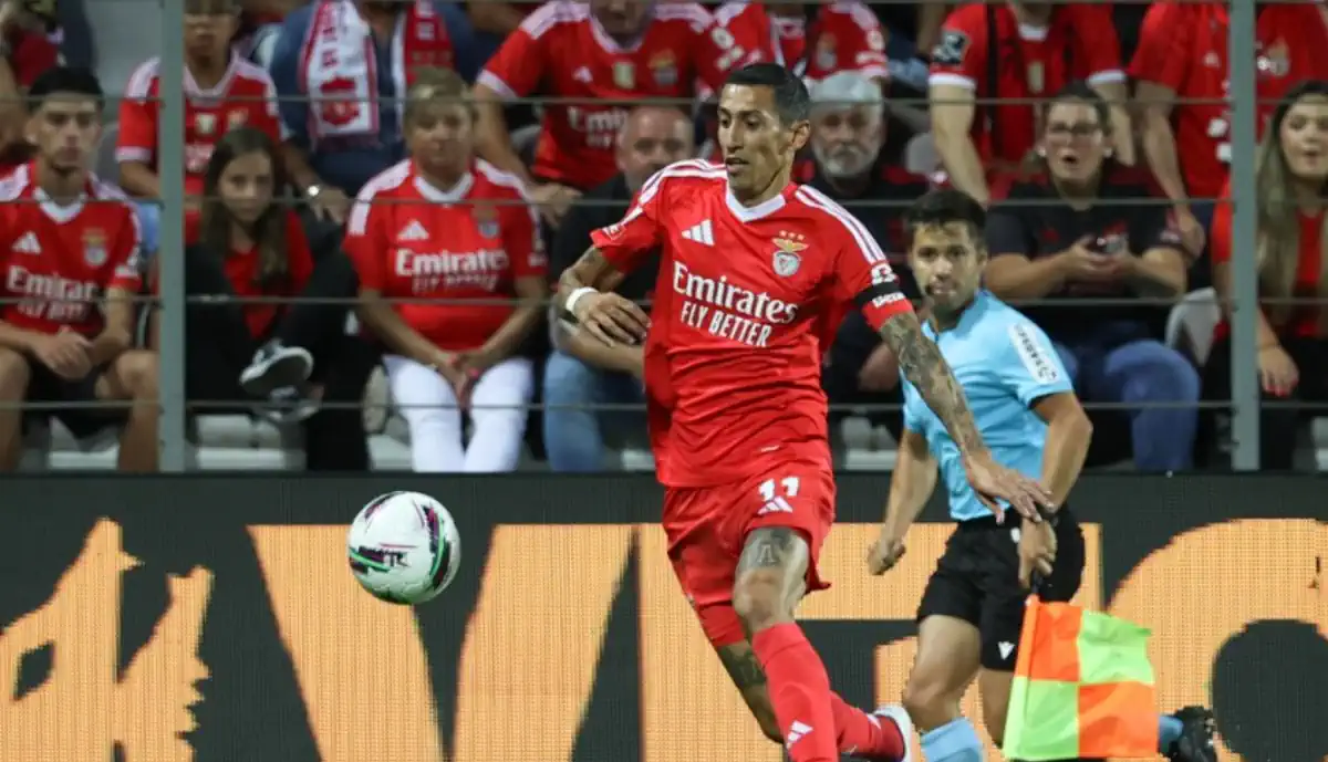 Depois de se ter 'retirado' da seleção, Di María está à espera da autorização do Benfica para sair