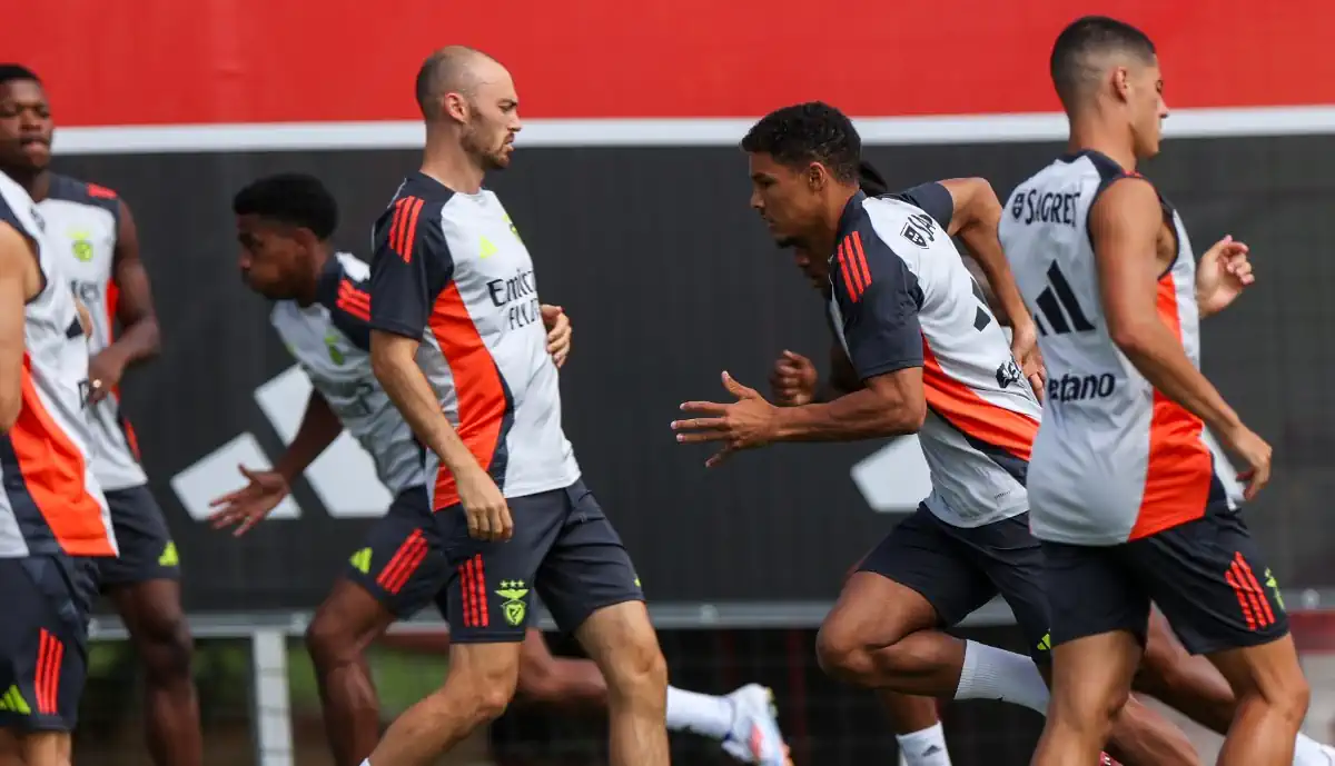 O plantel de Roger Schmidt já prepara o encontro deste sábado com o Benfica a receber o Estrela da Amadora 