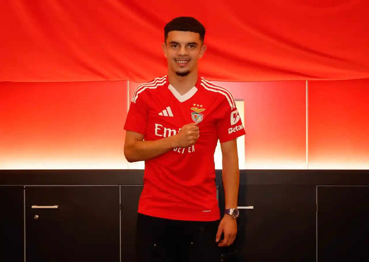 Zeki Amdouni já veste à Benfica e número da camisola é de peso 