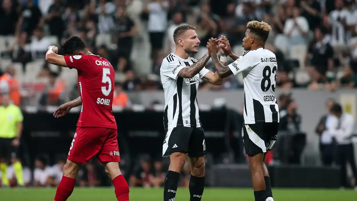 Rafa Silva assistiu e Gedson Fernandes bisou: ex Benfica em destaque no empate do Besiktas (vídeo)