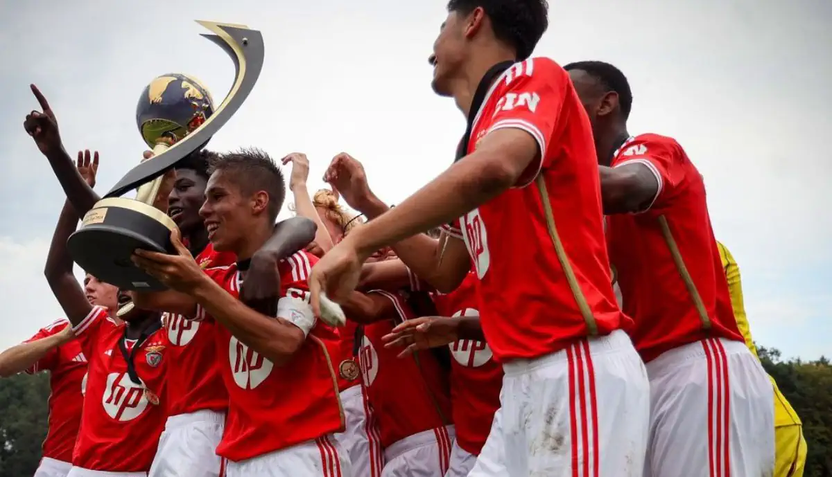 Campeonato Nacional de Juvenis: Benfica - Sporting ao minuto