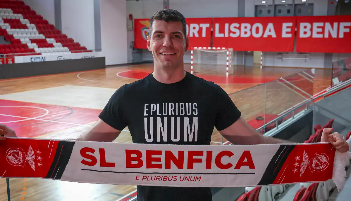 Exclusivo Glorioso 1904 confirmado: Benfica anuncia Matheus Alejandro