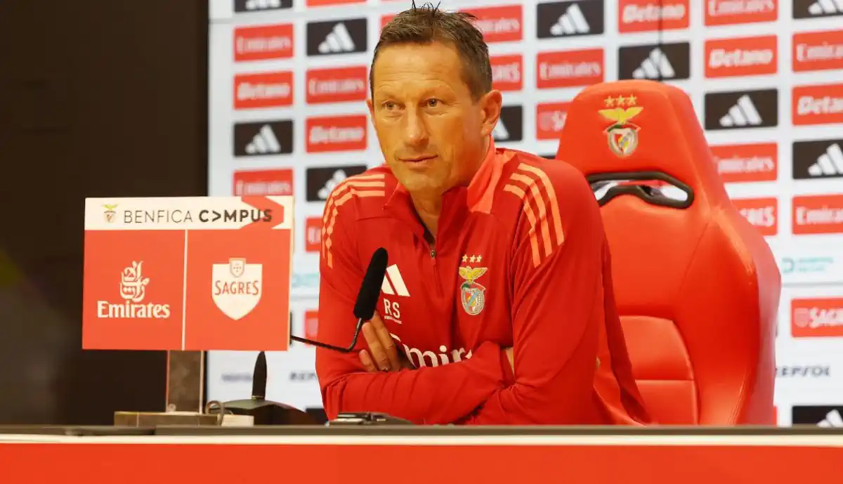 Roger Schmidt confirma 'reforço' para o Benfica - Estrela da Amadora: "Está pronto"