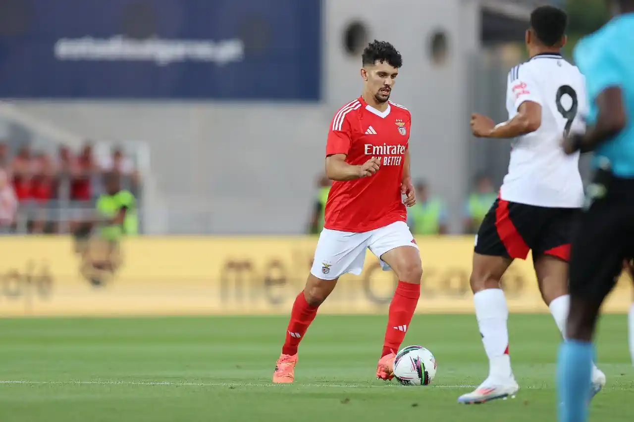 Tomás Araújo 'prega susto' valente a Roger Schmidt no Benfica - Fulham