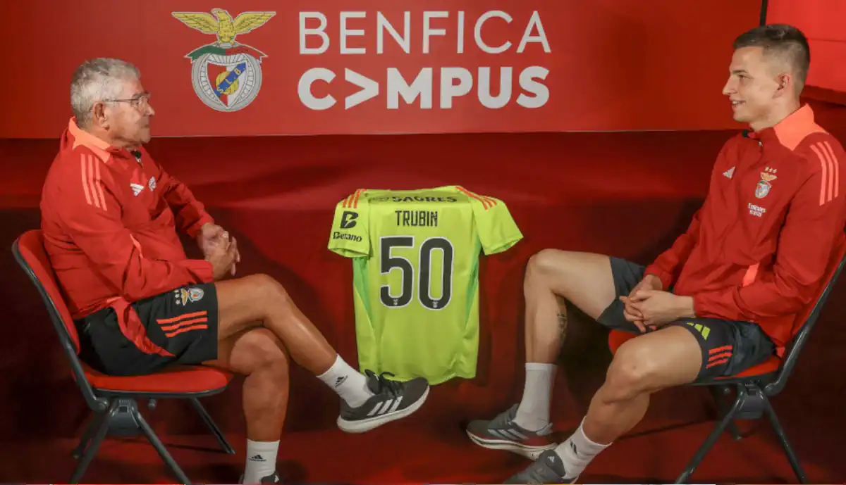 Com Zé Gato, Trubin revela a sensação de ouvir o hino do Benfica: "Quando as luzes se apagam..."