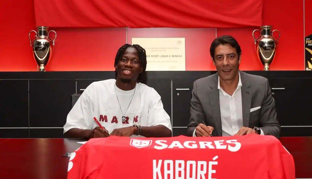 Bomba! Com Issa Kaboré 'tremido' no Benfica, Rui Costa já tem novo lateral debaixo de olho