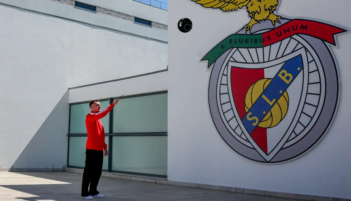 Kerem Akturkoglu relembrou mudança para o Benfica, admitindo estar nervoso no aeroporto