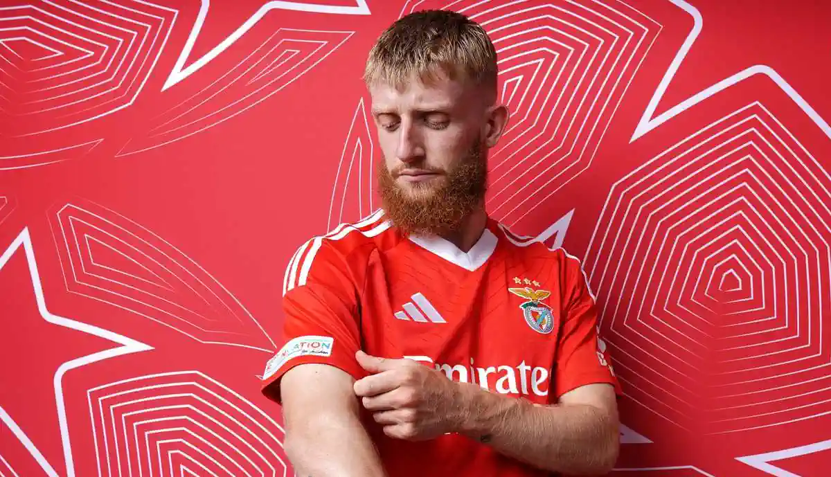 Niklas Beste chegou ao Benfica de Bruno Lage no passado mercado de transferências de verão