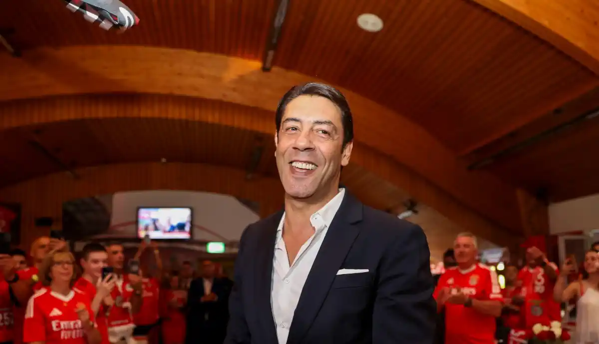 Dirigentes do Benfica, com Rui Costa à cabeça, deram conta da renovação 