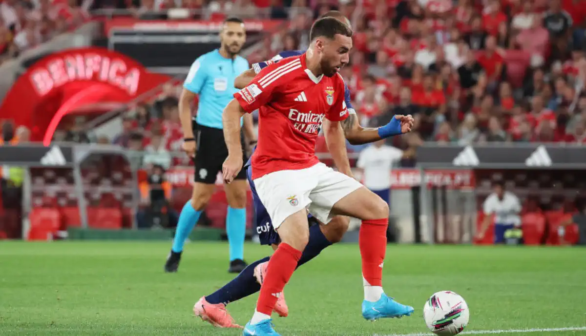 Kokçu brilha no Benfica - Santa Clara e destaca apoio dos adeptos: "Boa atmosfera"