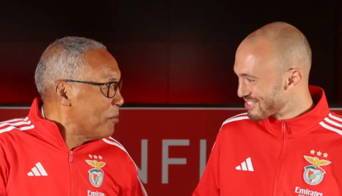 Aursnes celebra marca especial no Benfica ao lado de Shéu e promete: "Quero continuar..."