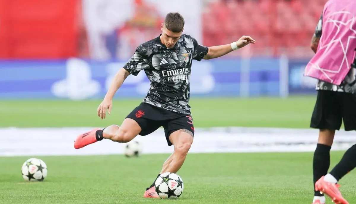 Benjamín Rollheiser levou nas orelhas no  Estrela Vermelha - Benfica 