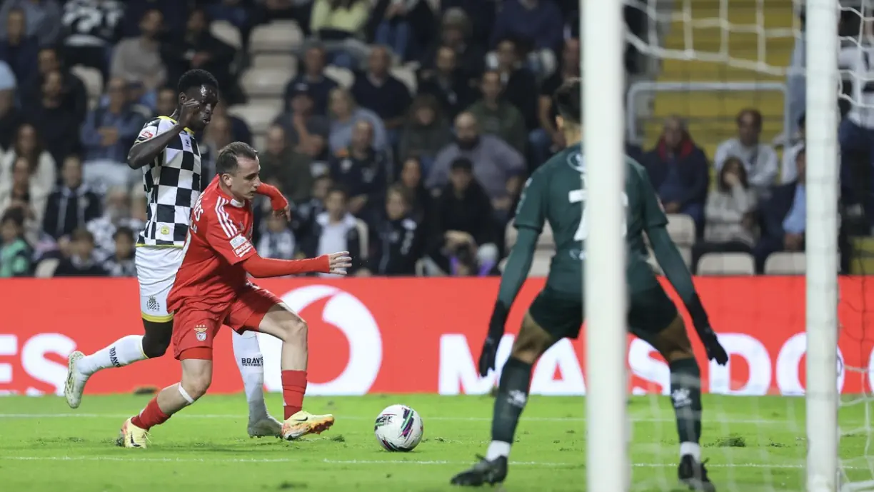 Inacreditável! Akturkoglu levou soco no Boavista - Benfica, mas João Pinheiro fez 'vista grossa'