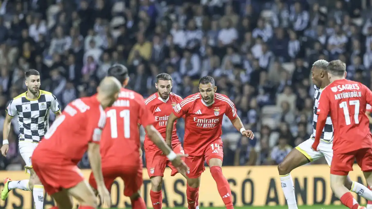 Boavista - Benfica terminou com vitória da turma orientada por Bruno Lage, por 3-0, com golos de Vangelis Pavlidis, Kokçu e Arthur Cabral. Fotografia de SL Benfica