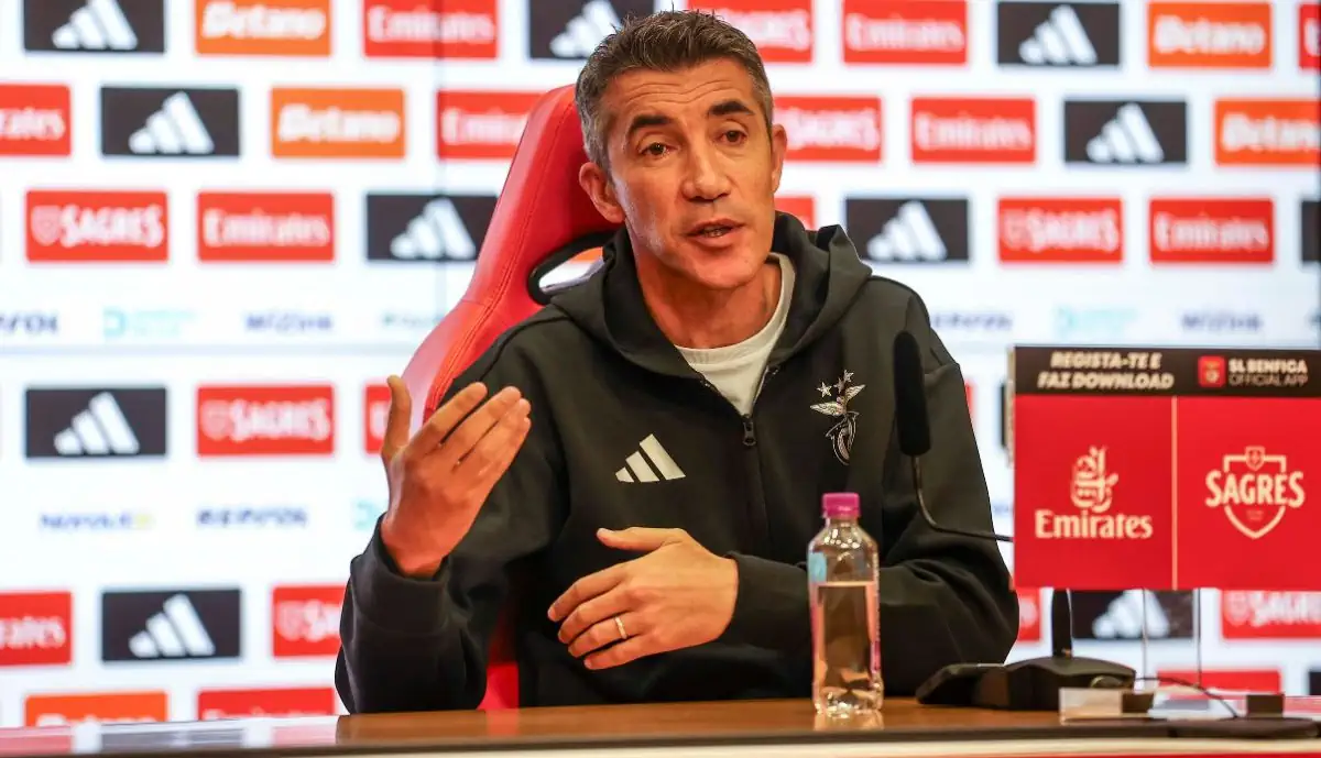 Bruno Lage 'chuta para canto' AG do Benfica e admite que "blinda" o balneário relativamente a esses assuntos