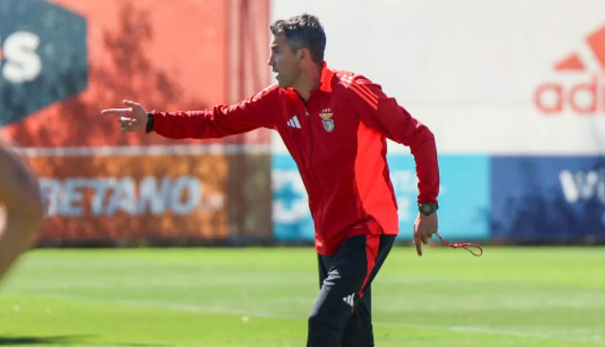 Com Benfica - Santa Clara a bater à porta, atleta de Bruno Lage atira: "Cabeça erguida"