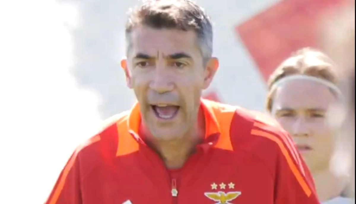 Bruno Lage com 'dor de cabeça''! Técnico do Benfica leva mãos à cabeça com novidades