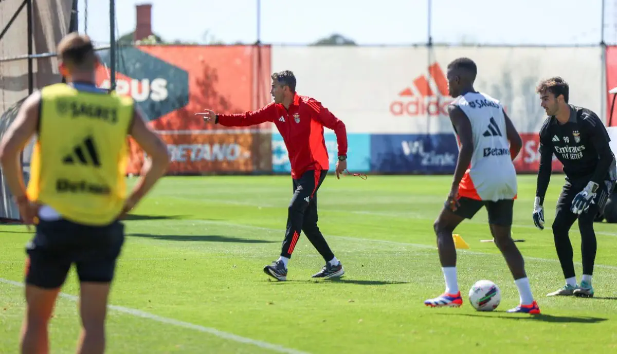 Bruno Lage mete todos a mexer nos treinos do Benfica e tem 'reforço na manga' (vídeo)