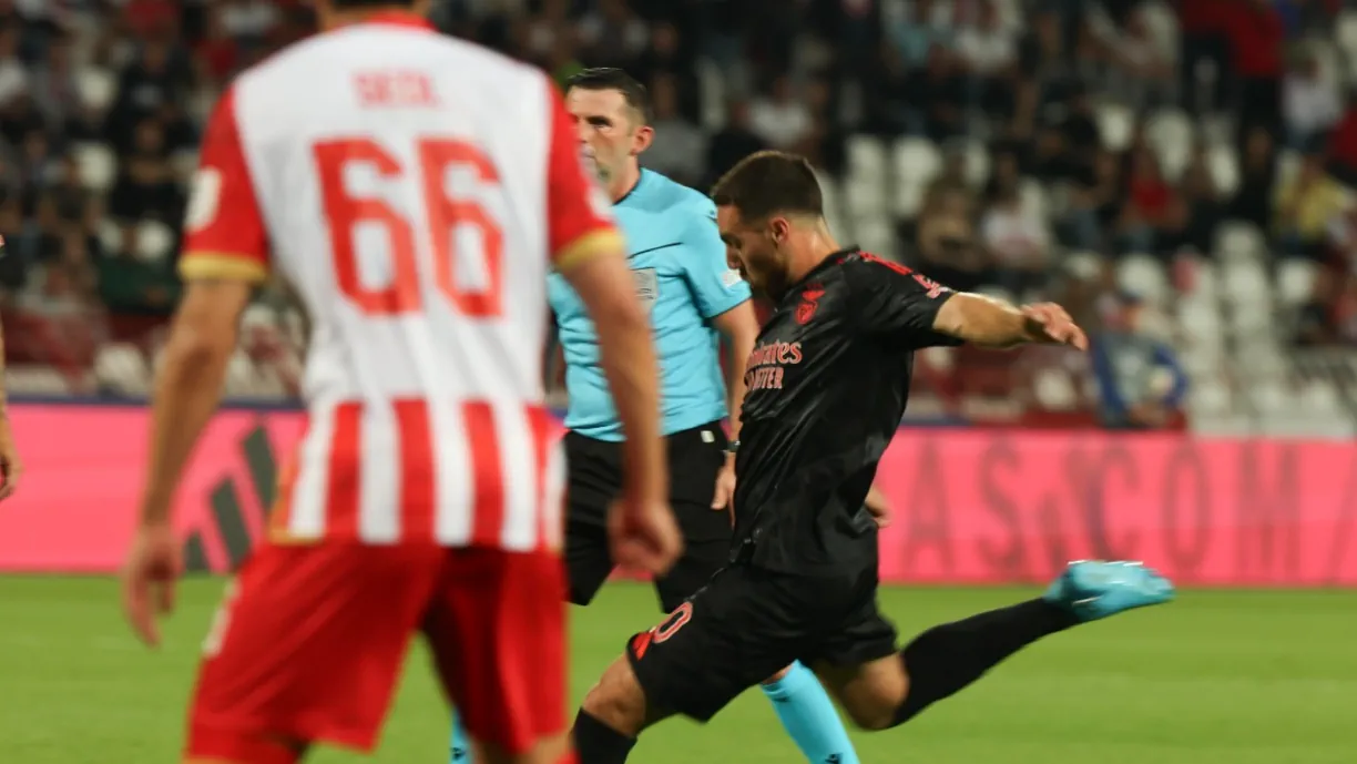 Kokçu foi uma das grandes figuras do Estrela Vermelha - Benfica, da Liga dos Campeões, ao apontar um dos golos das águias. Fotografia de SL Benfica