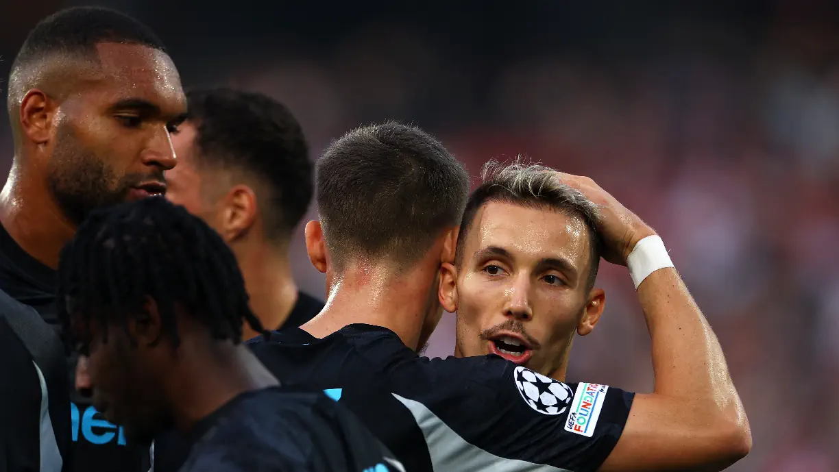 Grimaldo em grande na Liga dos Campeões! Campeão pelo Benfica marcou na goleada do Leverkusen (Vídeo)