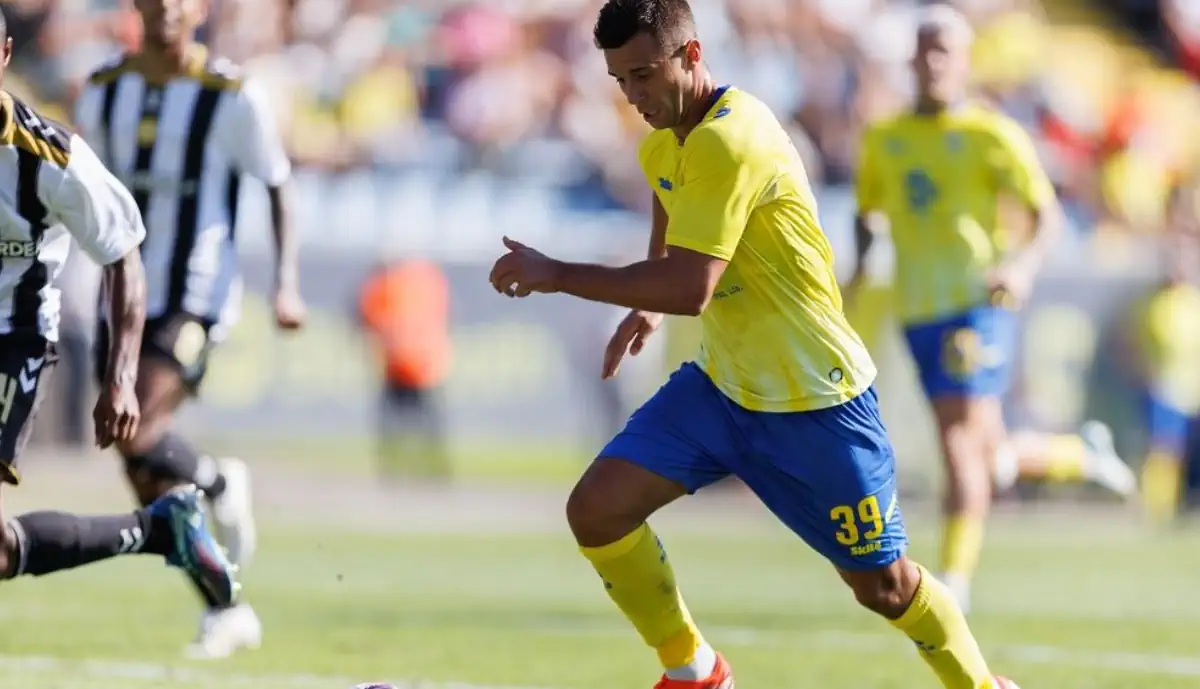 Depois de sair do Benfica, Henrique Araújo sofre contratempo