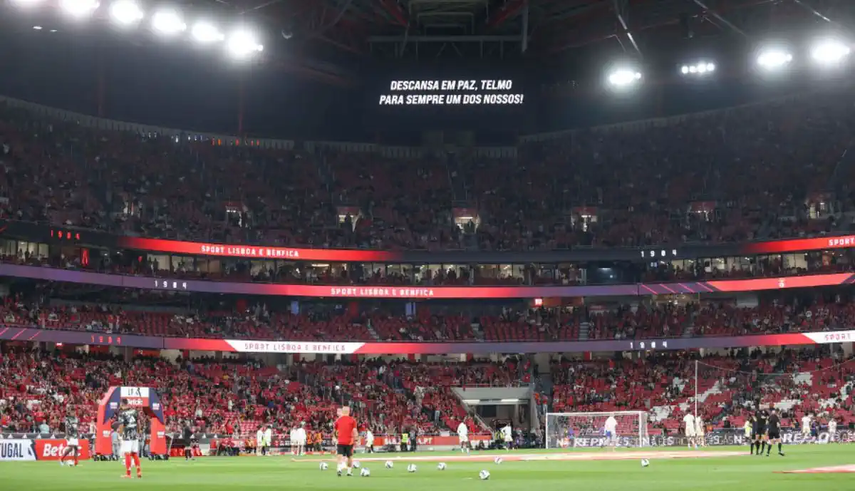 O Benfica homenageou este sábado Telmo Faria, o adepto que perdeu a vida a caminho do Bessa