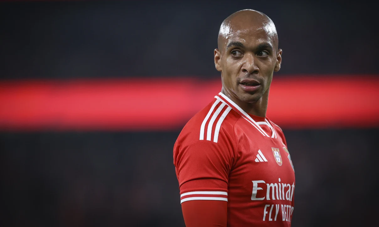 Benfica garante craque para posição ocupada por João Mário