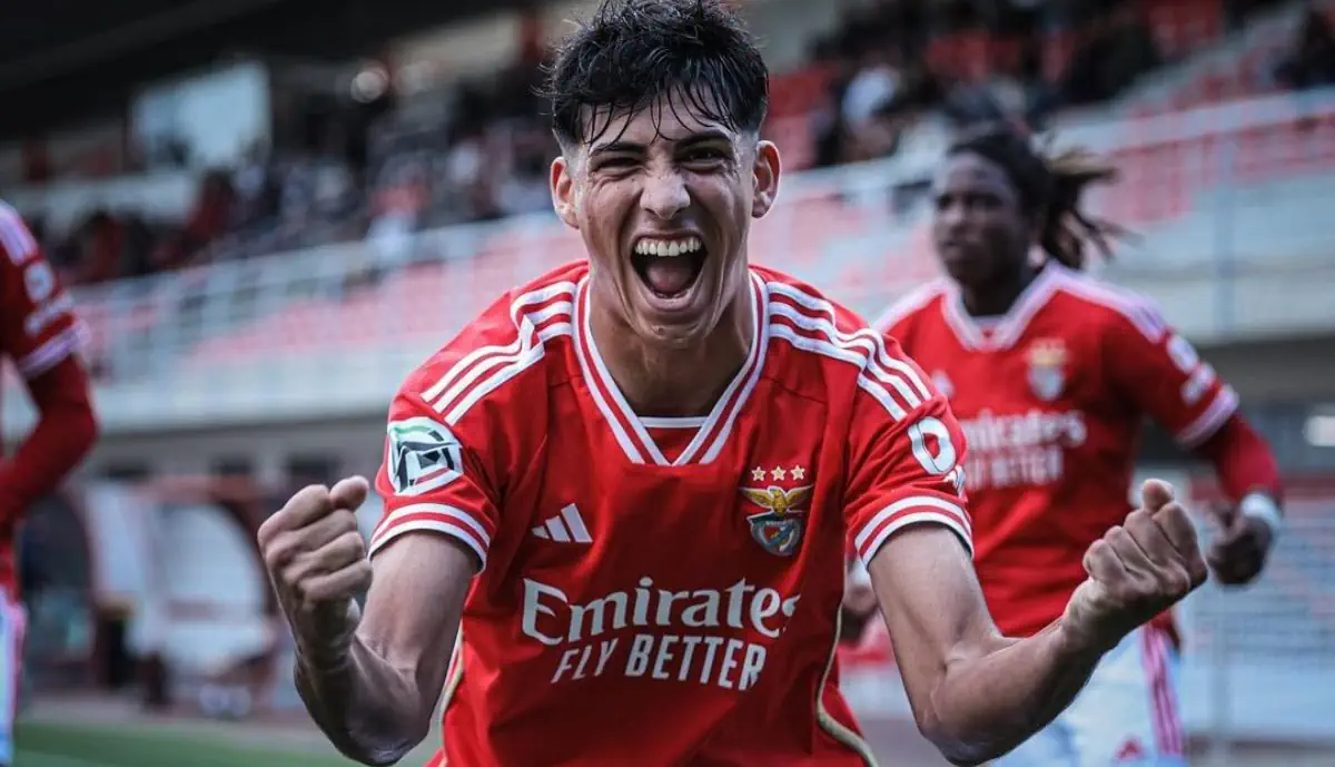 O Benfica B, onde atua João Veloso, foi a jogo esta terça-feira, com o West Ham 