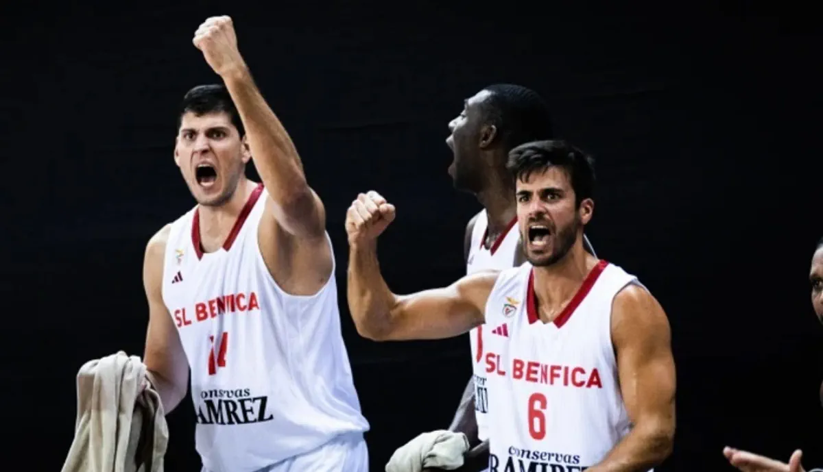 Basquetebol do Benfica responde ao 'desastre' europeu e 'abalroa' Imortal no Campeonato