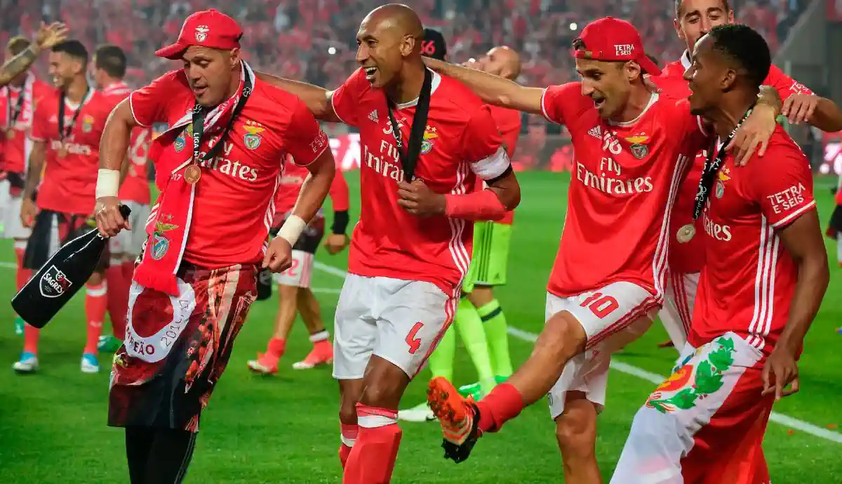 Campeão pelo Benfica foi apresentado diante dos adeptos do Corinthians