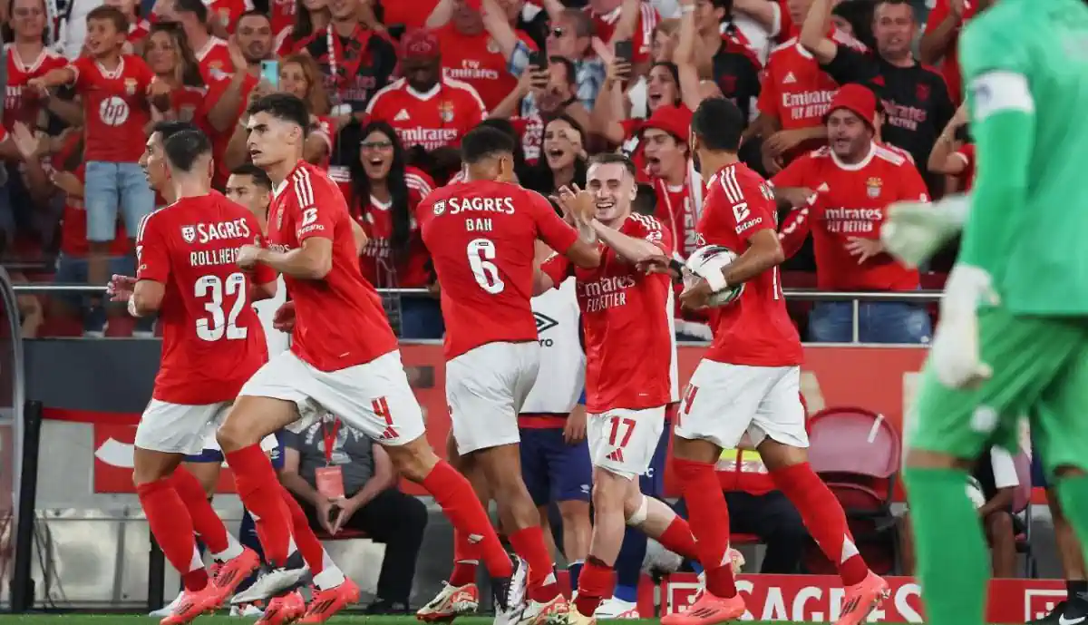 Apesar da derrota no Benfica - Feyenoord, craque de Bruno Lage faz história na Liga dos Campeões