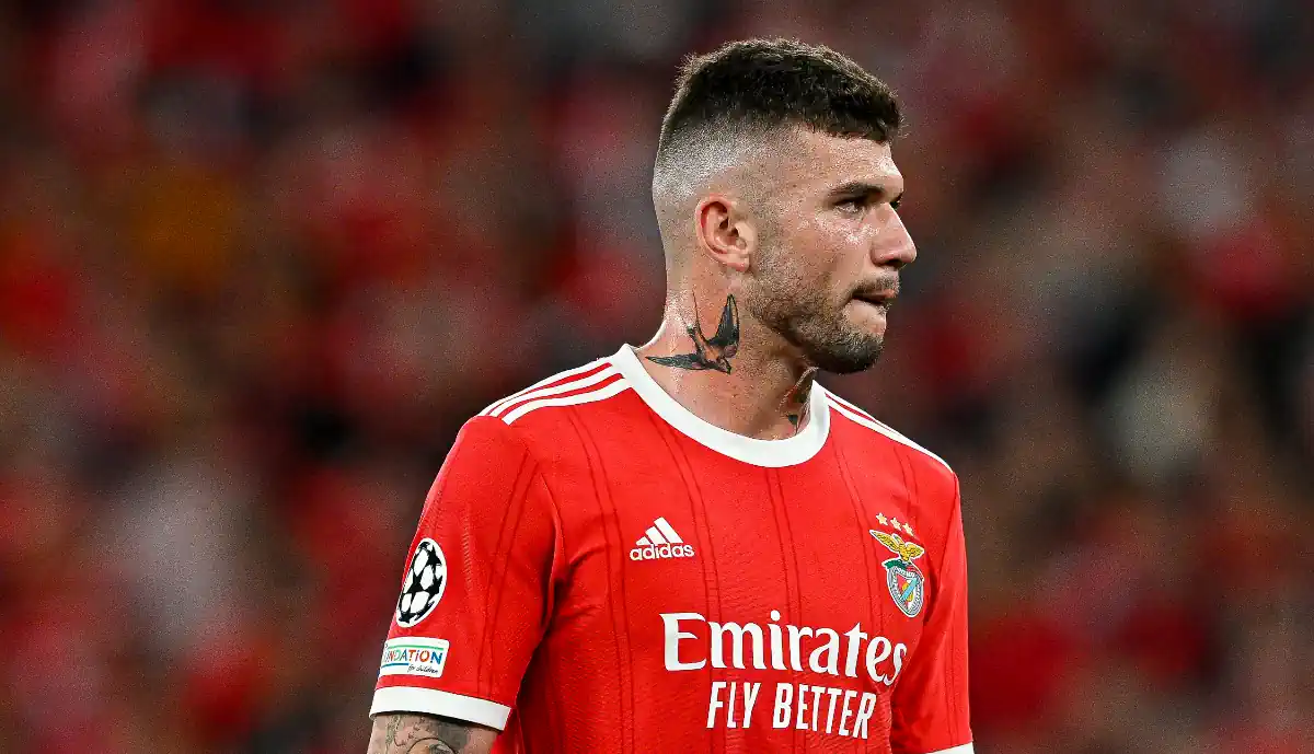 Morato diz adeus ao Benfica, sem esconder a emoção, depois de rumar à Premier League