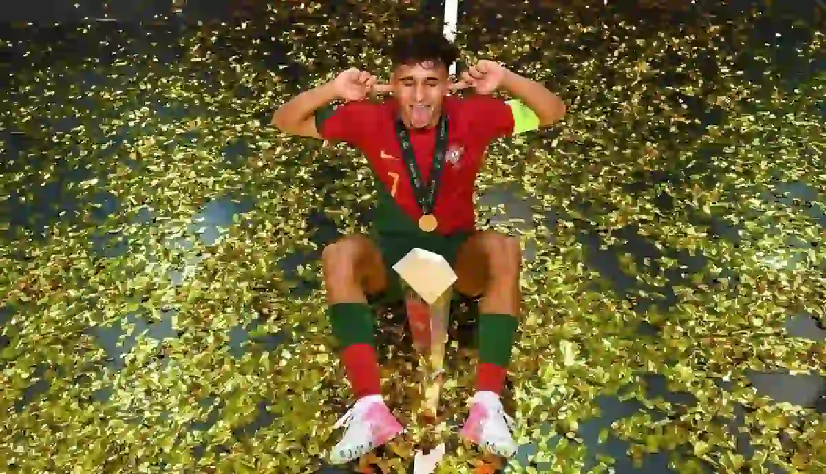 Só podia ser do Benfica! Lúcio Rocha destrona atleta do Sporting e recebe prémio de Melhor do Mundo