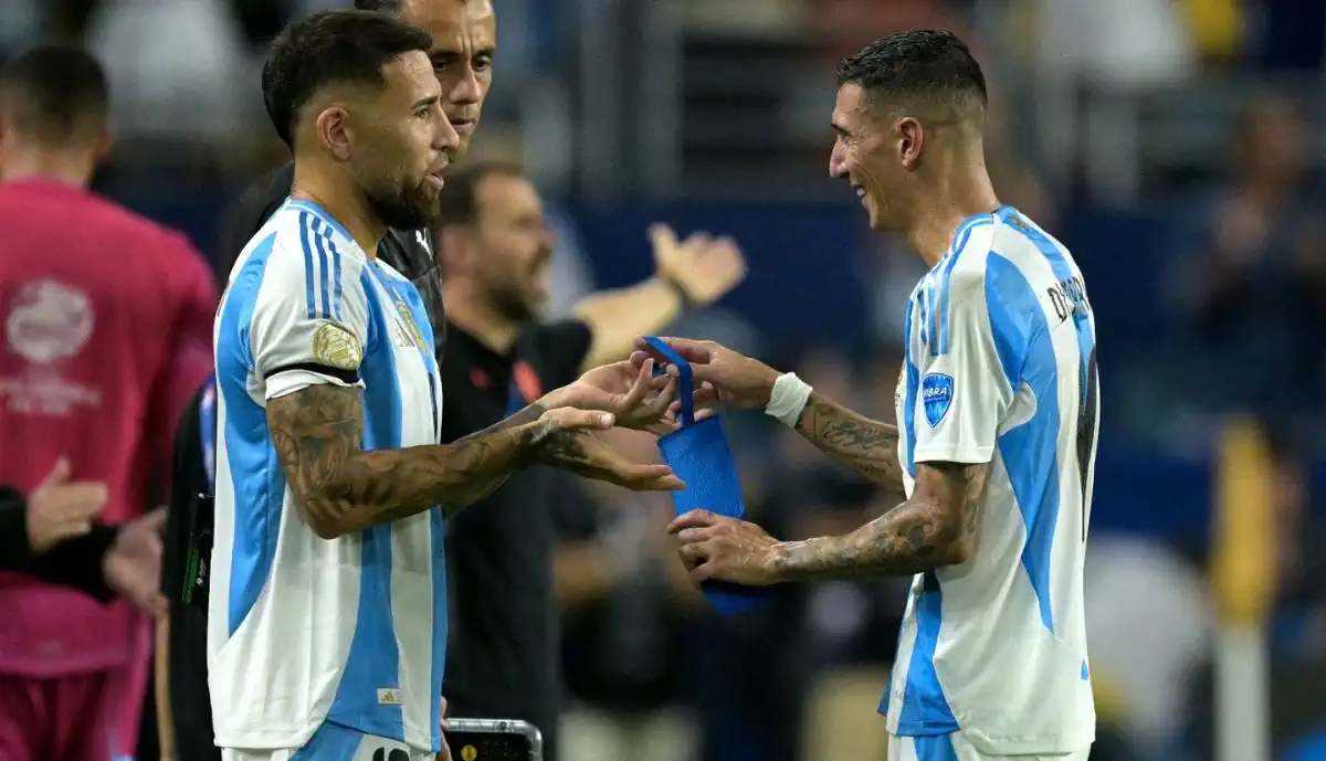 Otamendi segurou a braçadeira da Argentina e viu o colega do Benfica, Di María, a festejar 