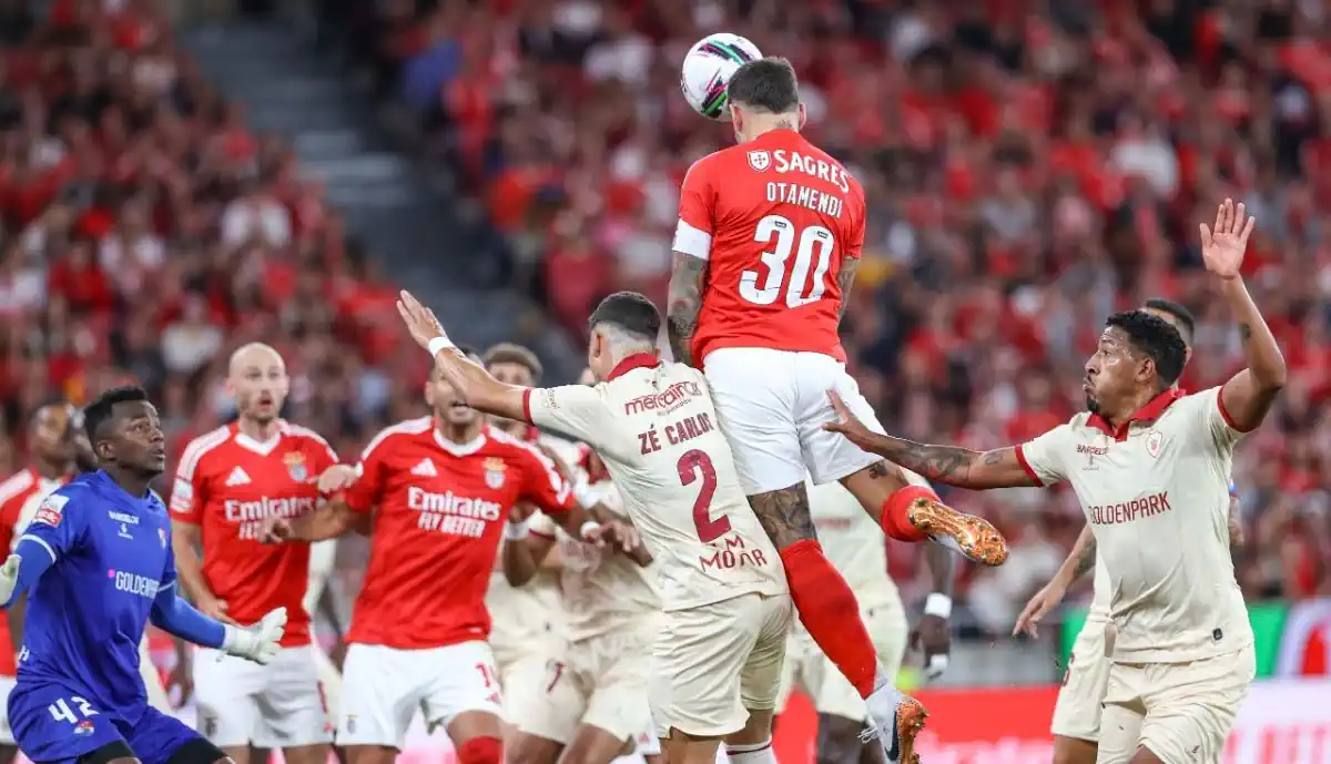 É preciso ter lata! Defesa do Gil Vicente leva cinco do Benfica e ainda fala em "lance duvidoso"