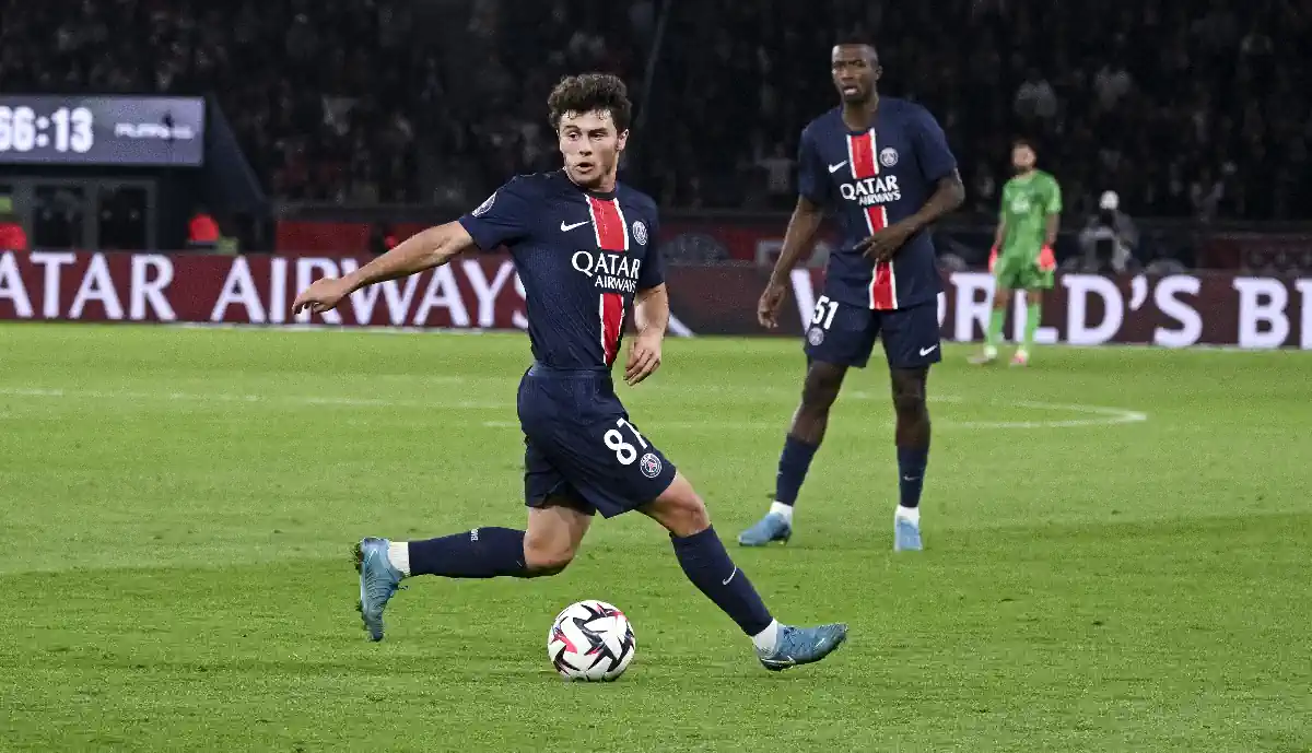 Após saída do Benfica, João Neves 'salva pele' do PSG e entra na história