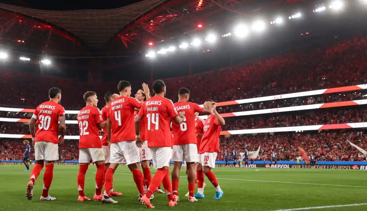 Titular está de pedra e cal no Benfica e dá nega valente ao... Manchester United