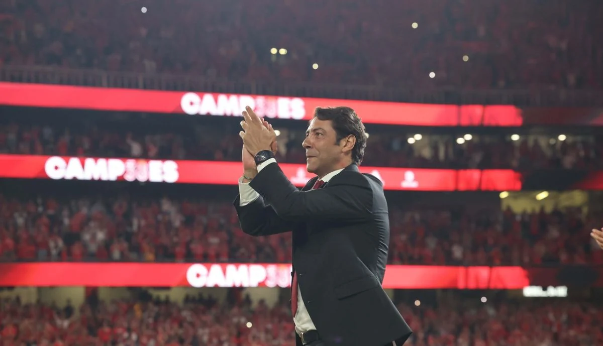 Exclusivo Glorioso 1904- Rui Costa pensa em renovação, mas defesa do Benfica tem de 'dar ao chinelo'