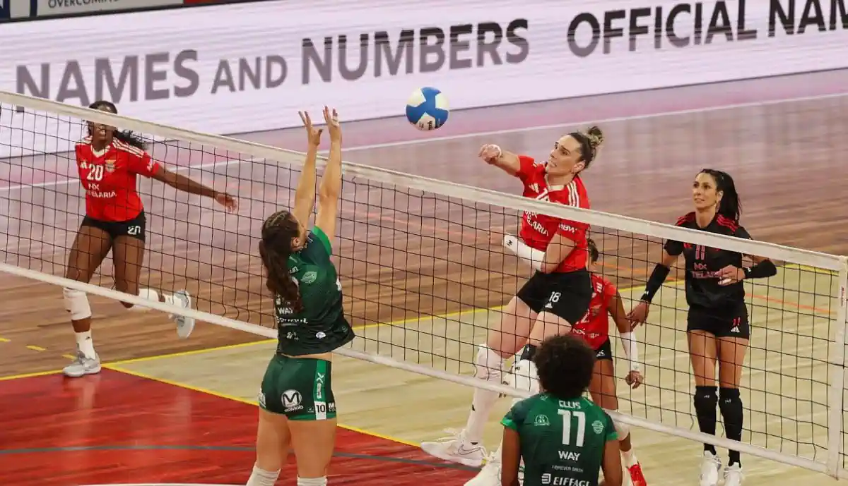 Voleibol feminino do Benfica  entrou na quadra na passada sexta-feira e conquistou mais um troféu