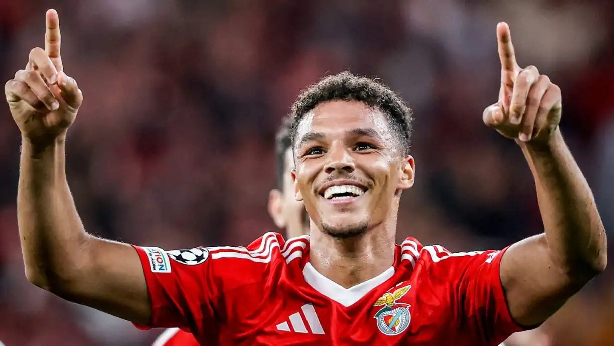 Alexander Bah poderá ter um novo concorrente no Benfica já no próximo verão com Rui Costa a apostar em 10 milhões de euros