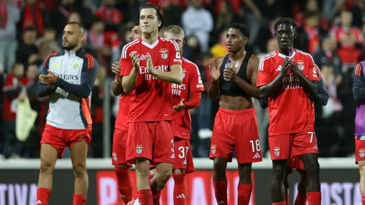 Novo reforço a caminho? Coqueluche do Benfica aquece com ajuda de...apanha bolas (Vídeo)