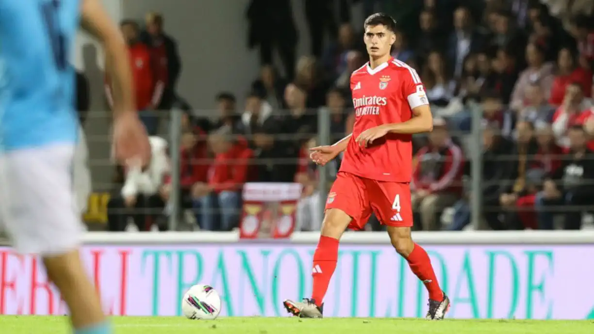 Clube, que já quis levar António Silva, ameaça continuidade de outro atleta do Benfica