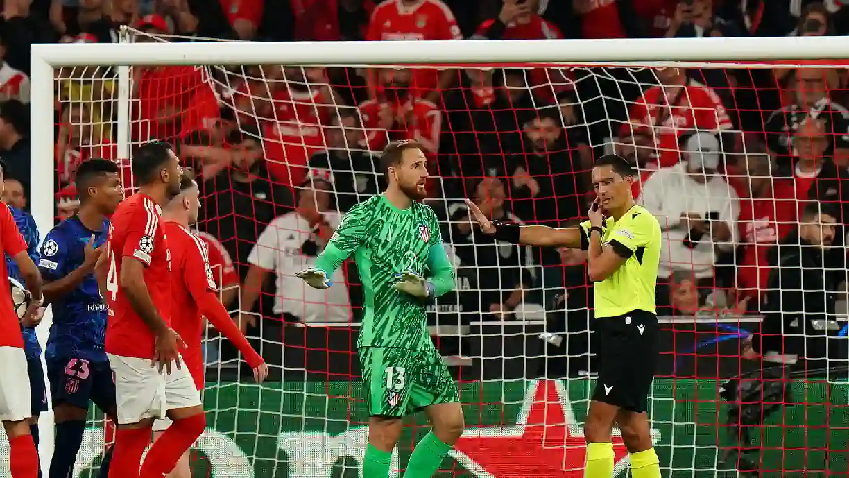 Atlético Madrid foi goleado pelo Benfica, por 4-0, e Jan Oblak comentou desaire da turma de Diego Simeone na Liga dos Campeões. Fotografia de Gualter Fatia/Getty Images