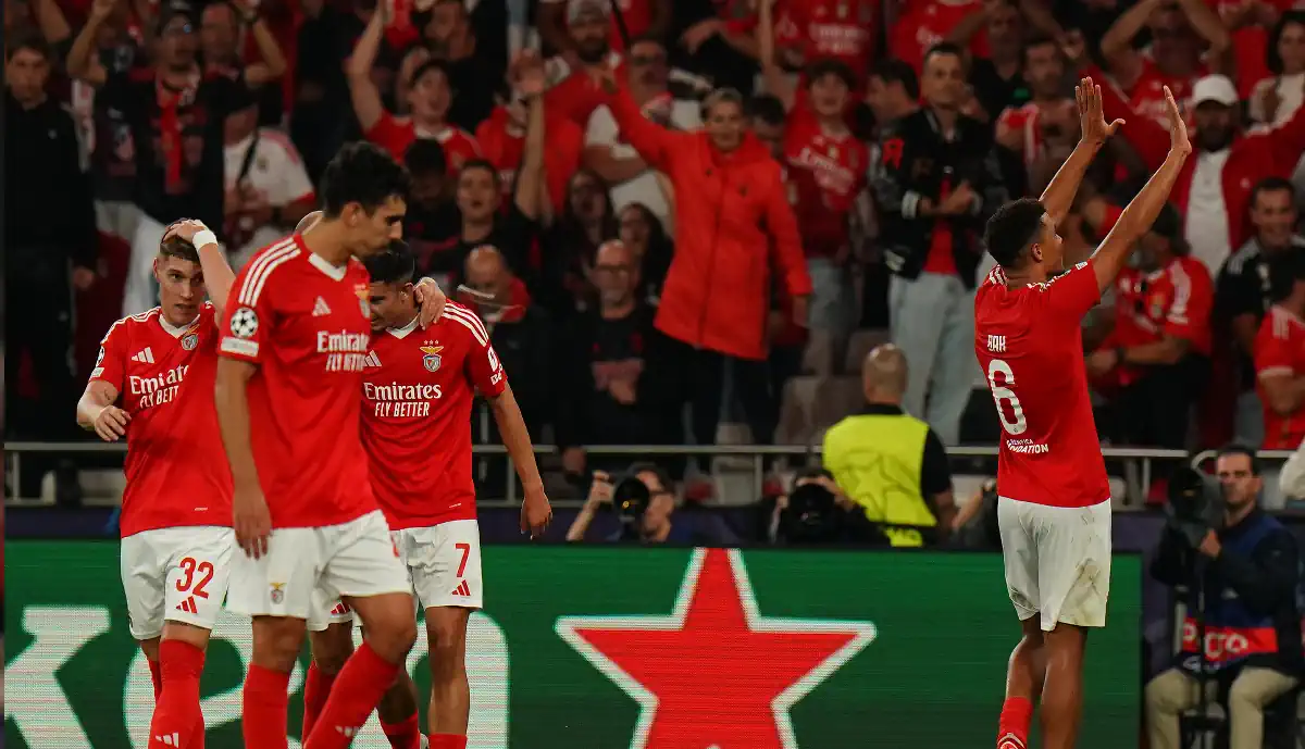 Incrível! Atleta de Bruno Lage vive momento caricato no Benfica - Feyenoord (Vídeo)