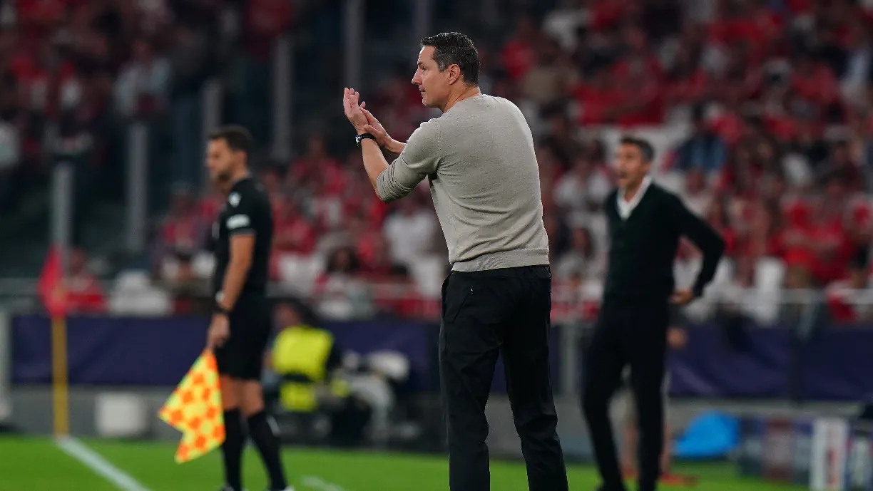 Brian Priske deixa elogios às águias depois do Benfica - Feyenoord. Fotografia de Gualter Faria/Getty Images