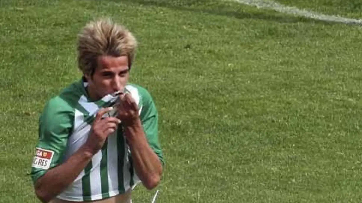 Fábio Coentrão, ex Benfica, anunciou novidade