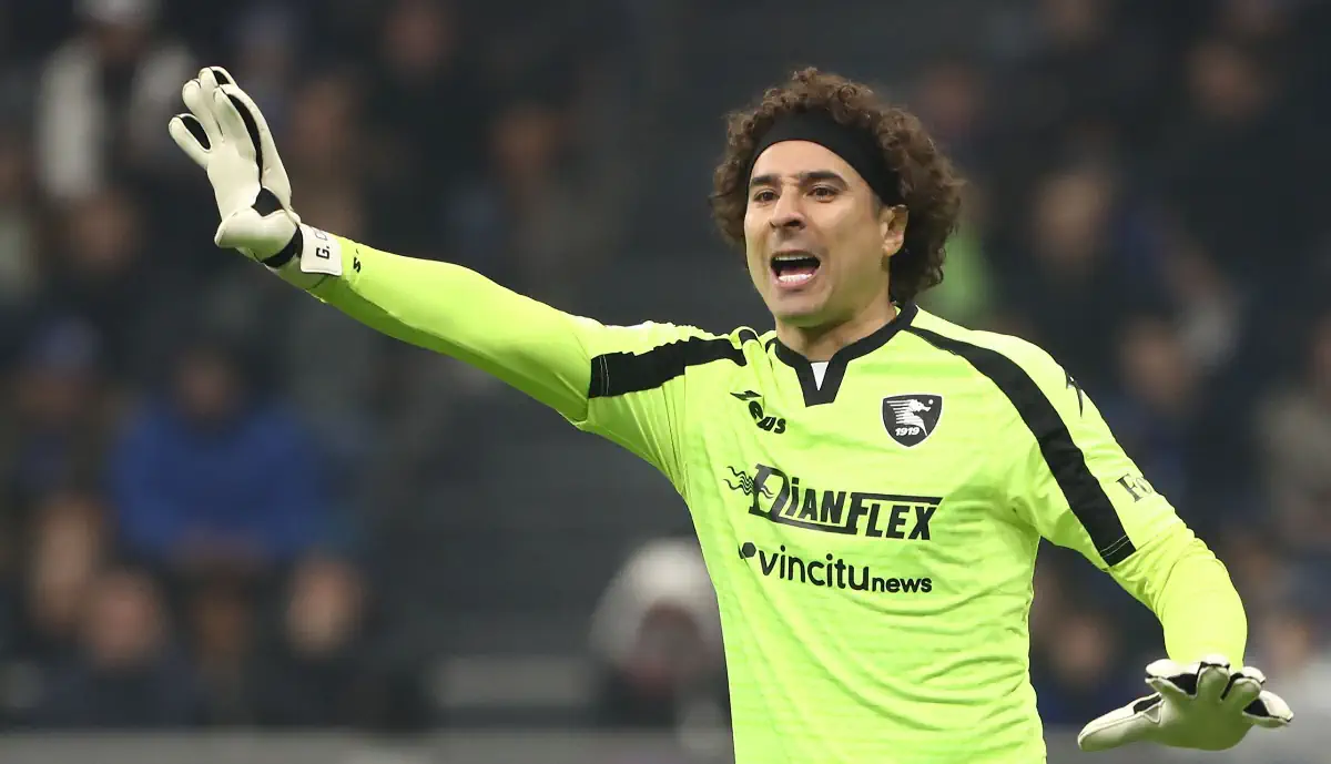 Bomba de mercado! Ochoa ‘dá com a língua nos dentes’ e revela contactos com o Benfica e…não só