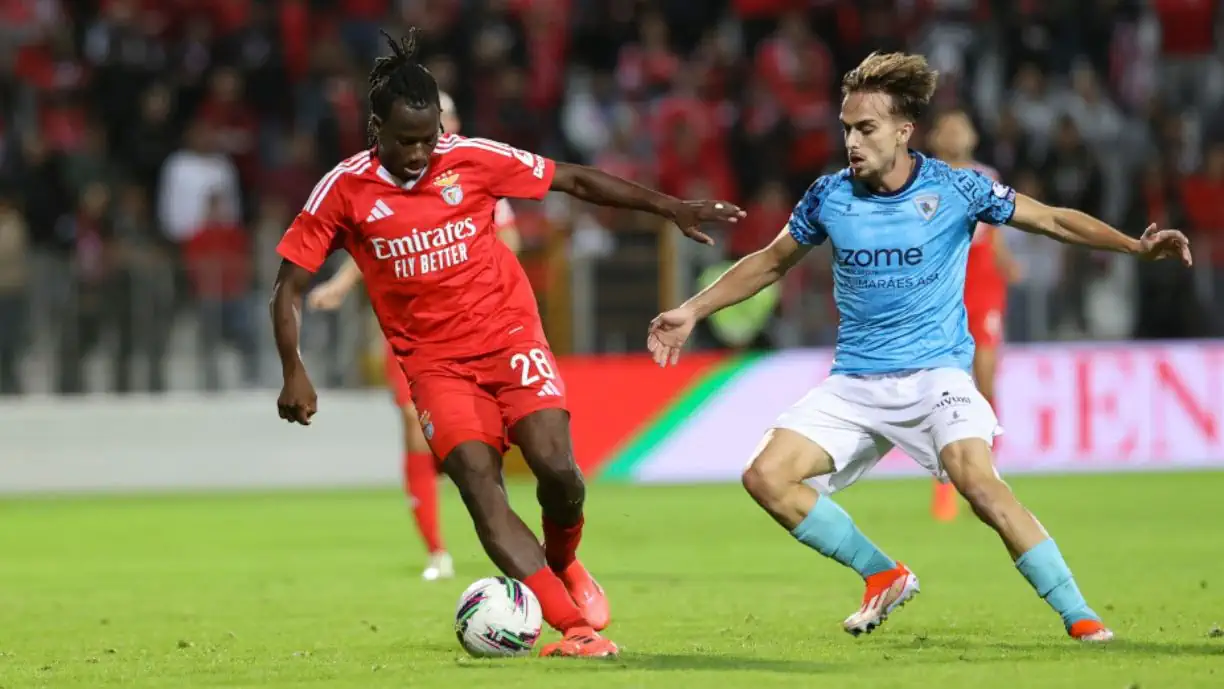 Com porta da saída aberta, Issa Kaboré tem motivos para sorrir no Benfica