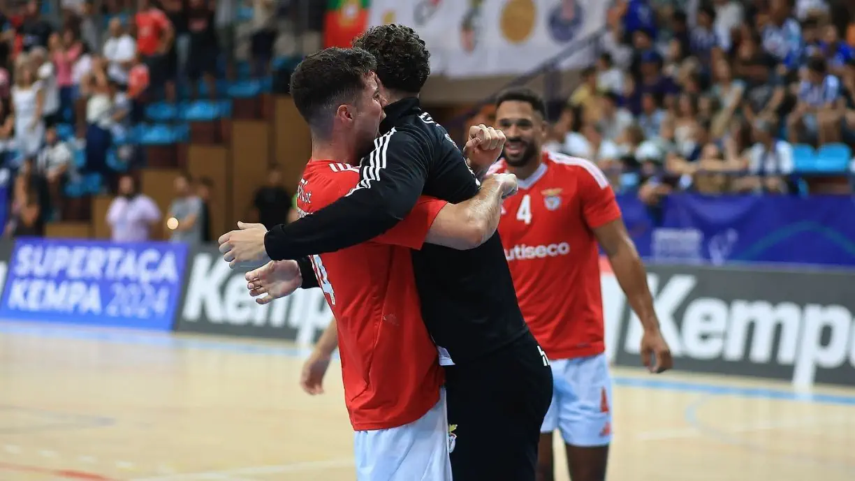 sta terça-feira, o andebol do Benfica venceu o Limoges, em jogo para a EHF Liga Europa e o guarda redes Kristóf Palasics destacou-se dentro dos postes